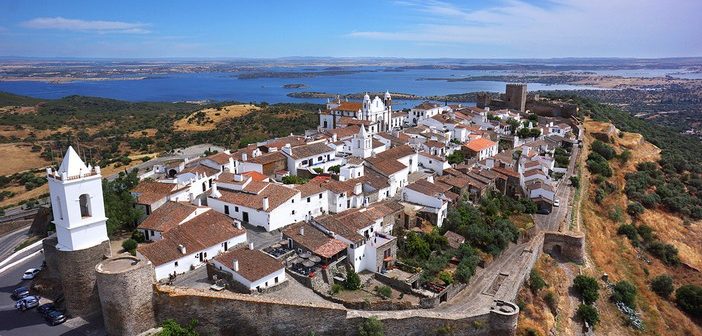 imagen de internet que muestra Monsaraz en Portugal desde una vista más alta